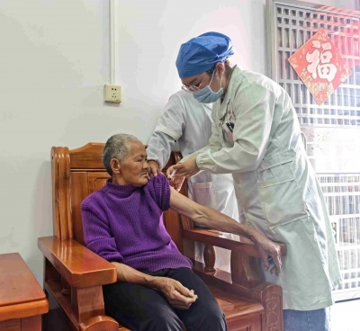 疫苗接种“送下乡”，贴心！