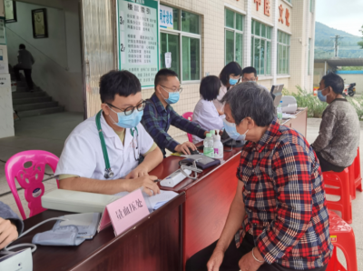 千名长者家门口接受义检！丰顺八乡山镇开展老年人健康检查送下乡实践活动