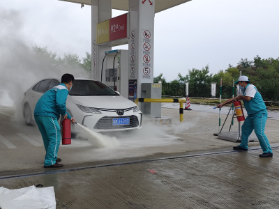 服务区加油站小车起火？应急救援演练开始...