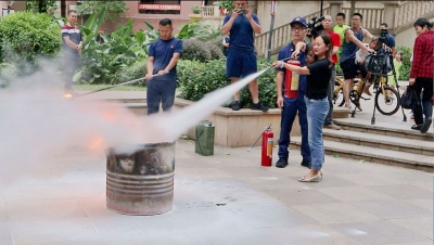 这堂“防灾减灾体验课”够生动，小区居民又get了新技能…