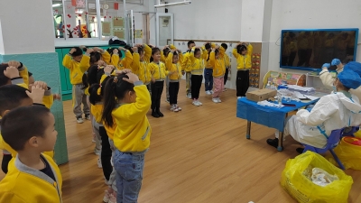 送你花一朵！医护人员到幼儿园开展疫苗接种，这群萌娃用歌声致谢~