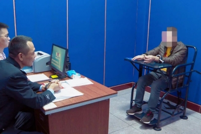 声东击西？梅县一男子趁警察不注意骑走了被扣的摩托车...