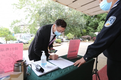 神采奕奕，精神饱满！梅州市七届人大十次会议代表报到