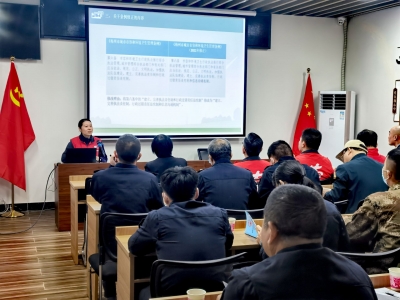 市人大常委会机关组织党员志愿者走进社区开展条例宣传维护良好市容