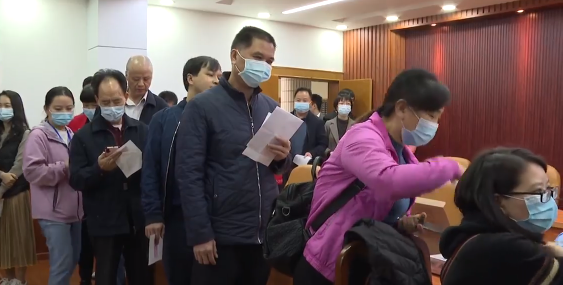 送苗上门！梅县区机关干部职工踊跃接种新冠疫苗“加强针”