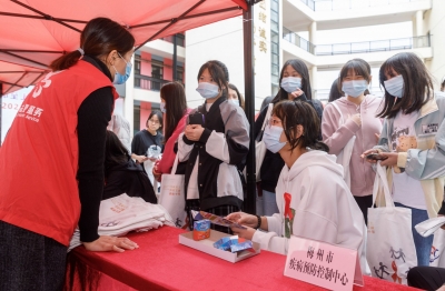 知艾防艾，珍爱生命！梅州举办2021年“世界艾滋病日”宣传活动
