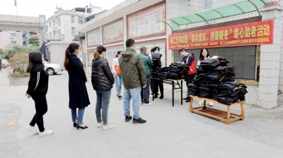 厚实棉衣暖民心！梅江区西阳镇开展 “敬老情长，侨爱暖冬”爱心助老活动 