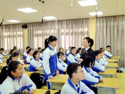 不做“键盘侠”，远离网络暴力！法治知识讲座进校园，守护每一个“少年的TA”