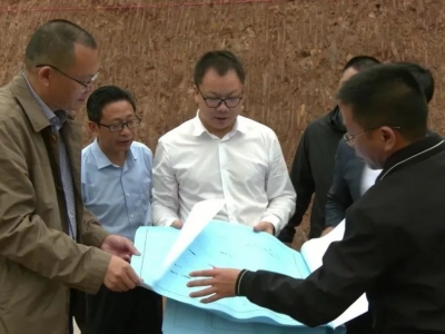 周小勇到平远县中行镇督导民生项目建设推进工作