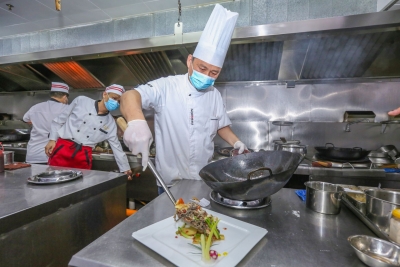 让世界爱上客家味儿！粤菜师傅刘伟森：30多年，用心做好每一道菜 