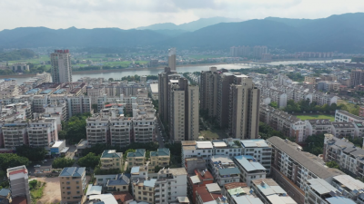 广大青年热议党的十九届六中全会精神 在新征程上续写青春华章