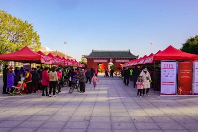 健康人生 绿色无毒！梅江民警“摆摊”教你防毒禁毒