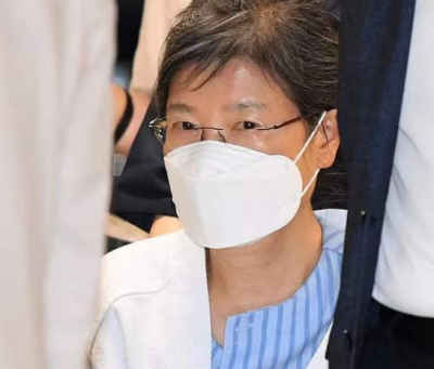 韩国总统文在寅将赦免前总统朴槿惠