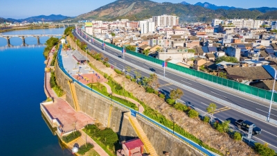 水清、岸绿、河畅...梅县区丙雁大堤这边，风景独好~