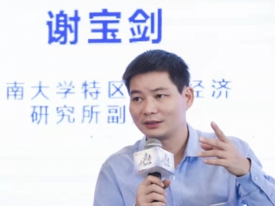 “内外兼修打造湾区联动省际发展‘桥头堡’！”暨南大学经济学院教授谢宝剑接受梅州日报记者专访，为梅州经济发展建言献策