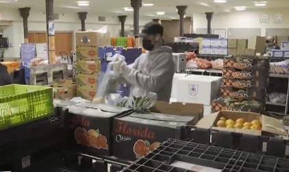 通胀高企叠加供应链危机 数百万美国人面临食品短缺问题