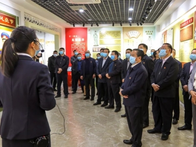 梅县区新一届领导干部接受反腐倡廉警示教育