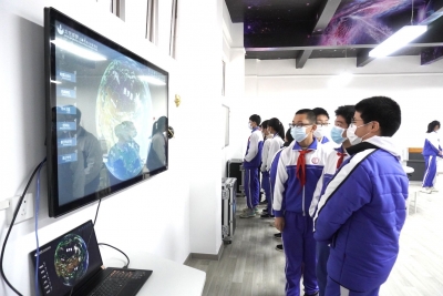 为学生点亮有航天特色的人生航标！叶选基航天科技创新实验室在学艺中学落成