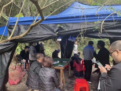 重拳出击！丰顺一处乡村流动赌场被捣毁，现场抓获11人！