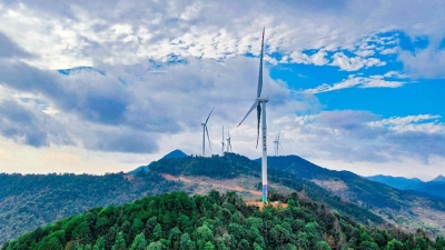 山风变“绿电”！广东粤电平远泗水风电项目首台机组并网发电