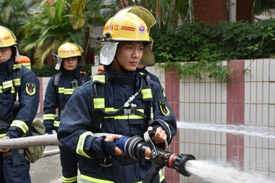 从“豆芽菜”到“双优标兵”！来看“蓝朋友”杨振军的成长历程→