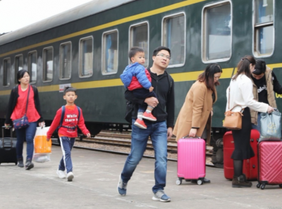全国铁路春运累计发送旅客突破1亿人次