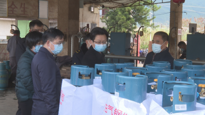 刘鸿涛、刘裕君率队检查蕉岭节前疫情防控、安全生产、市场供应和维稳工作