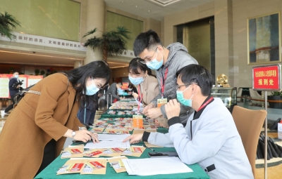 参会委员报到，市政协八届一次会议明天开幕！