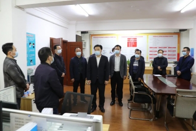 丰顺县委书记张志锋率队看望慰问在岗干部职工