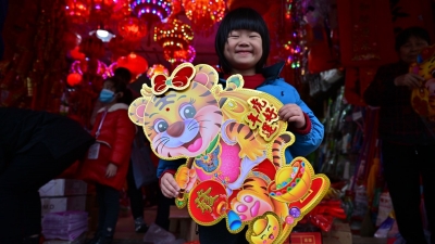 【我们的节日·春节】备年货啦！梅州街头“年味儿”浓→