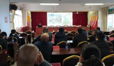 培训讲解+现场观摩！兴宁市新圩镇开展南药产业科技服务培训班