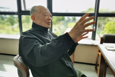 “我在这片红色土地出生、参加革命...”回梅寻访，91岁曾洪含泪追忆峥嵘岁月