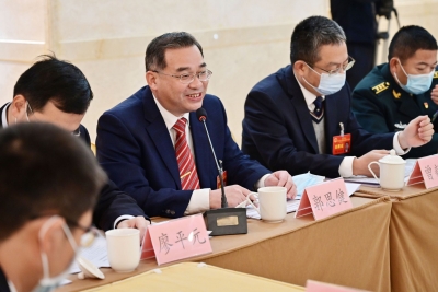 人大代表分组审议各项报告