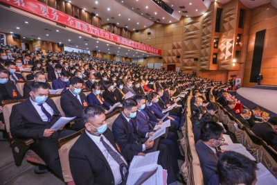 记者看两会丨政府工作报告“实在又硬核”