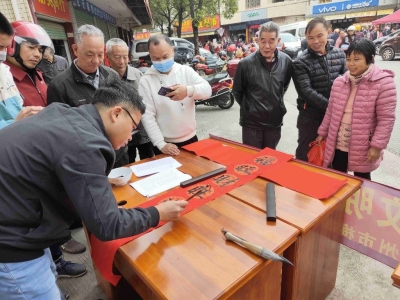 梅县区石坑镇：文化进万家，春联寄祝福