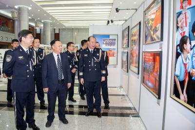 回望来时路，护航新征程！梅州公安喜迎二十大开展“红色印迹摄影作品展”