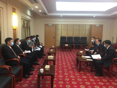 市八届人大一次会议计划预算委员会举行第一次会议