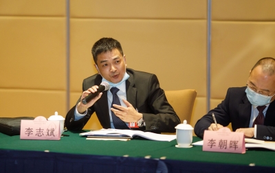 政协委员分组讨论政府工作报告 戚优华王庆利等分别参加小组讨论