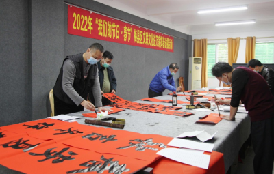 挥春送福！书法家们现场即席挥毫，给市民送“福”