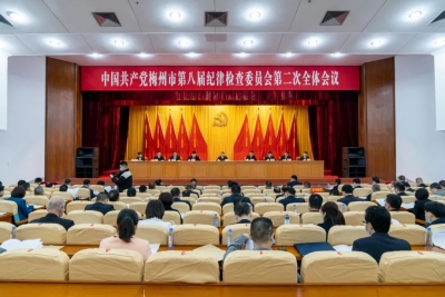 蒋万军：推动全面从严治党、党风廉政建设和反腐败斗争向纵深发展