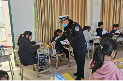 “家门口”考证！摩电“送考下乡”便民活动到了梅县区石坑镇