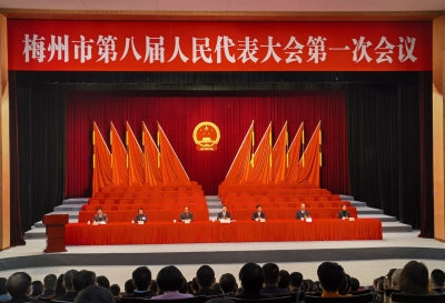 市八届人大一次会议举行预备会议