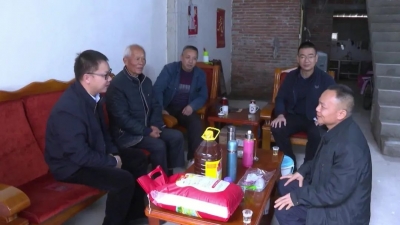 周小勇到平远仁居镇开展新春慰问活动