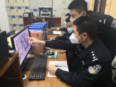 “我虽然看不清你们的脸，但我知道你们是警察...”