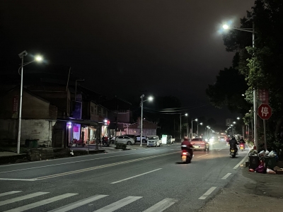 路灯亮了！百姓的心，也亮了！