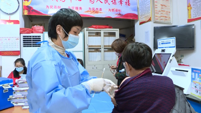 丰顺汤坑镇送疫苗下村，群众足不出村享受贴心接种服务