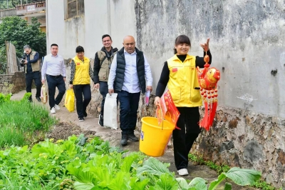 他们，为基层党员群众拍摄“幸福大片”！