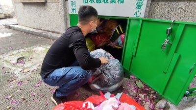 旧衣回收“变废为宝”，梅城街头巷角这些收集箱，棒棒哒！