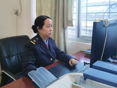 28年异乡耕耘，坚守最后一年春运岗位！她，是绽放在梅州火车站的红梅