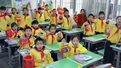 今日开学！“神兽”虎力全开迎新学期！多图直击→